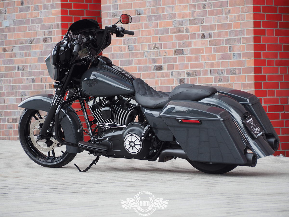 grey street glide