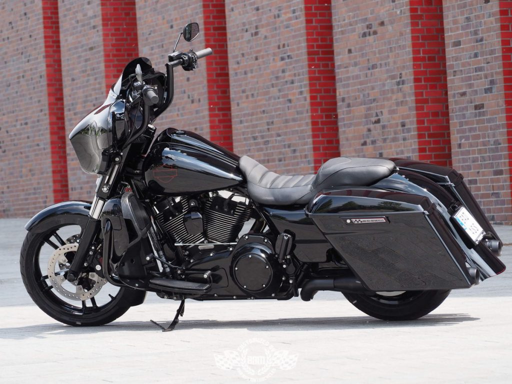 black bagger motorcycle