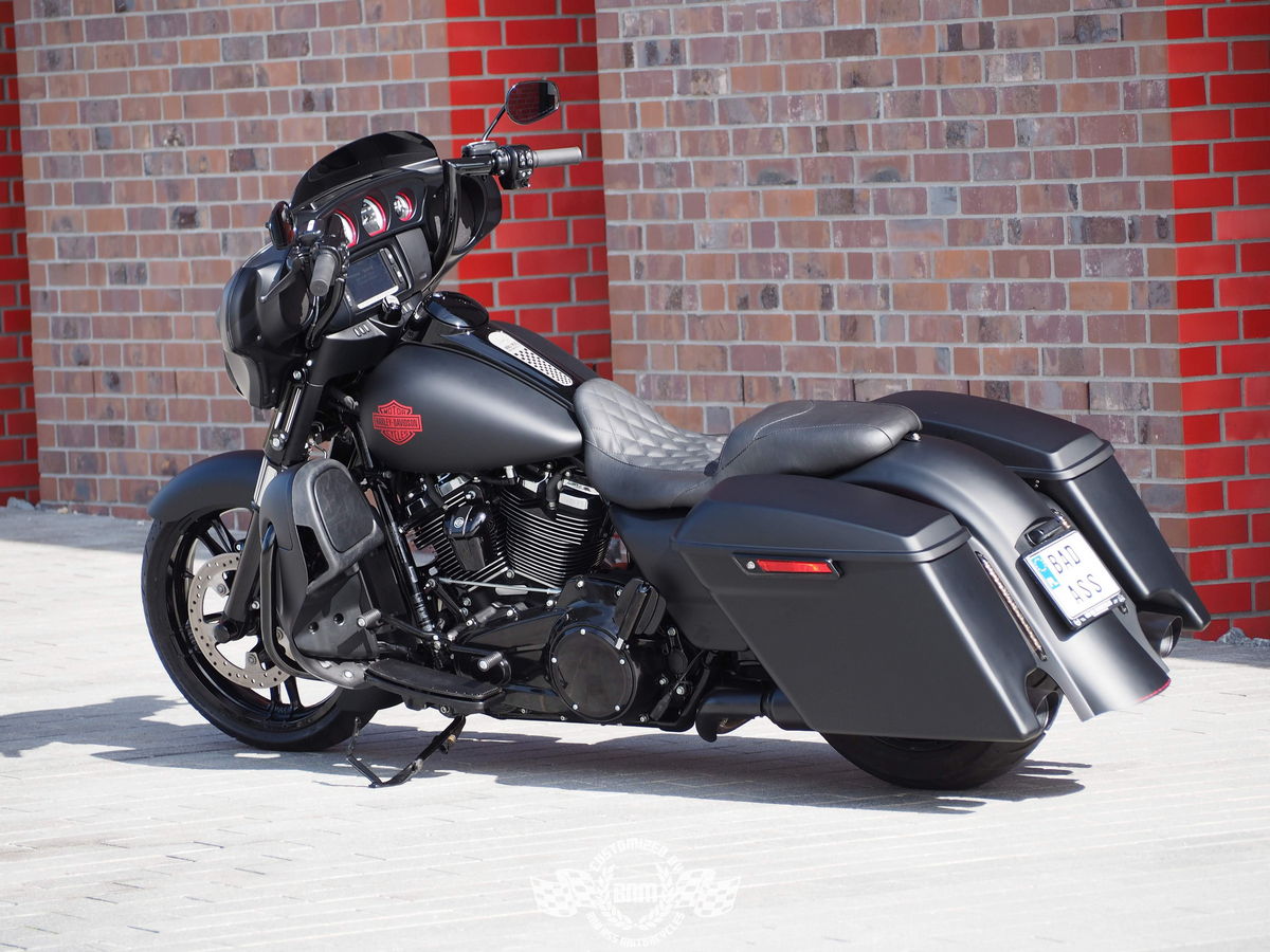 black bagger motorcycle